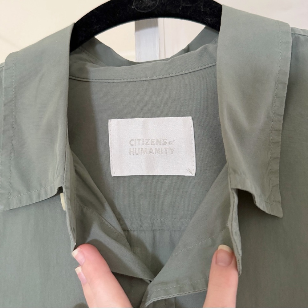 Citizens of Humanity Kayla Shrunken Poplin Button Down Shirt in Nova - Picture 12 of 12